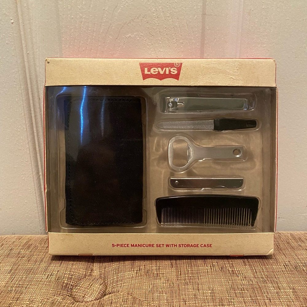 Levi’s 5-Piece Manicure set with a Free storage Case